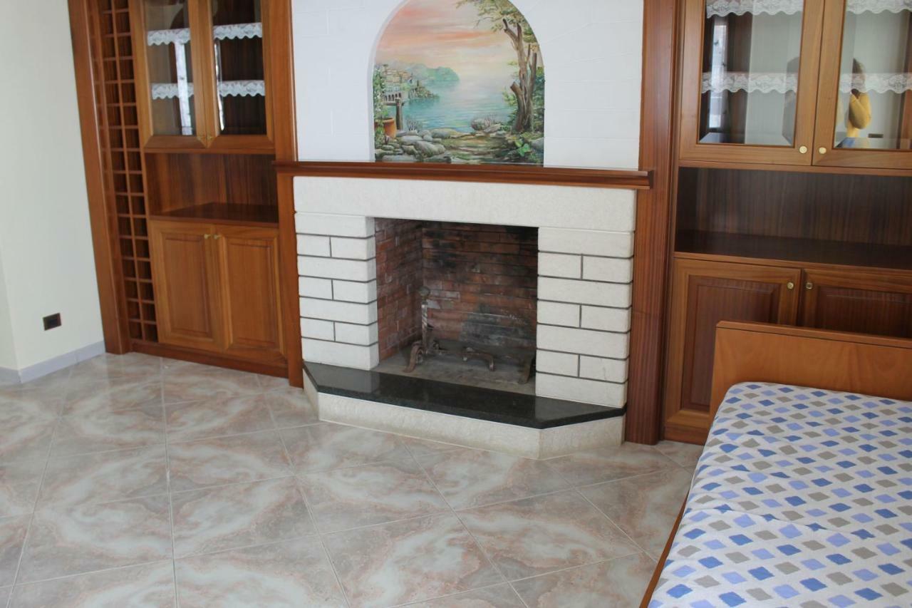 Casa Annuccia Villa อาเจโรลา ภายนอก รูปภาพ